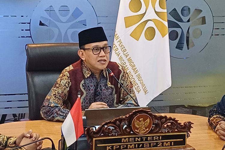 Raja Juli Antoni, Menteri Karding, menhut raja juli, Azis Wellang, aziz wellang, Aziz Wellang main domino, Siapa Azis Wellang? Ini Klarifikasi Sosok yang Terekam Bermain Domino dengan Menteri Karding dan Menhut Raja Juli