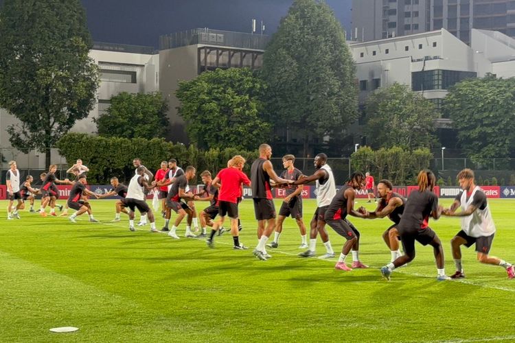 Rafael Leao, Singapura, AC Milan, AC Milan vs Arsenal, Liga Italia, Serie A, AC Milan di Singapura, Allegri Minta Leao Pressing, Pulisic Disanjung
