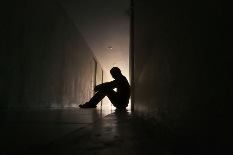 Air India, survivor guilt, survivor syndrome, pesawat air india, pesawat air india jatuh, kecelakaan air india, kecelakaan pesawat air india, penumpang selamat air india, survivor guilt adalah, gejala survivor guilt, Kecelakaan Air India dan Survivor Guilt, Ini Pentingnya Dukungan bagi Korban Selamat, Dukungan sosial penting dalam survivor guilt, Mengubah luka menjadi makna, Kenapa survivor guilt bisa muncul?, Apa saja gejala survivor guilt?