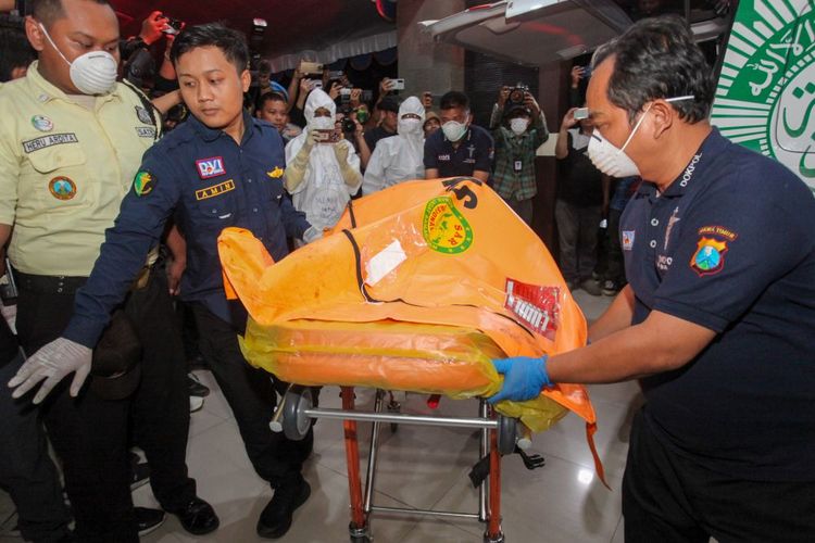 sidoarjo, bangunan pondok pesantren ambruk, Al Khoziny, al khoziny buduran sidoarjo, Ponpes Al Khoziny, ponpes al khoziny ambruk, ponpes al khoziny buduran, al khoziny buduran, bangunan ponpes al khoziny sidoarjo ambruk, bangunan ponpes al khoziny ambruk, ponpes al khoziny roboh, al khoziny ambruk, BNPB Sebut Pembersihan Puing Mushala Al Khoziny Terhambat Beton yang Menempel di Gedung Lain, Jumlah Korban Meninggal Dunia Capai 37 Orang, Tim SAR Bekerja 24 Jam Bergantian, Risiko Kesehatan Akibat Pembusukan Jenazah, Layanan Psikososial bagi Keluarga Korban