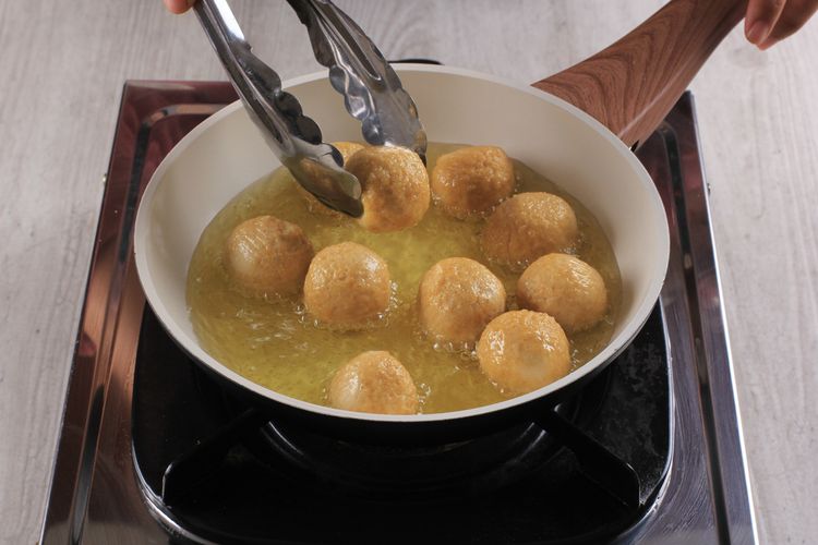 tahu goreng, resep tahu bulat kopong, cara membuat tahu bulat, tahu bulat renyah, camilan tahu sederhana, Cara Membuat Tahu Bulat Mengembang Kopong, Pakai 1 Bahan Ini, Rahasia Bikin Tahu Bulat Kopong dan Mengembang, Cara Membuat Tahu Bulat Kopong dan Mengembang, Tips Tambahan agar Tahu Bulat Lebih Sempurna, Manfaat Baking Powder dalam Adonan Tahu Bulat