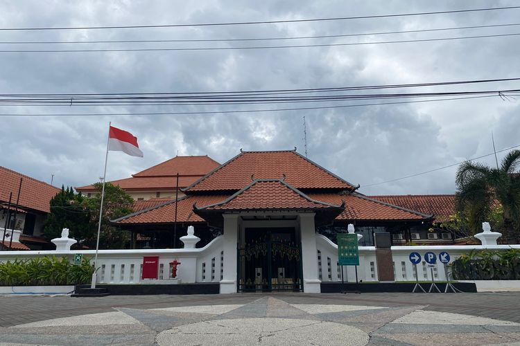 Stasiun Tugu, wisata gratis, wisata yogyakarta, tempat wisata dekat stasiun yogyakarta, 7 Tempat Wisata Dekat Stasiun Yogyakarta, Tiket Masuk Murah hingga Gratis, 1. Malioboro, 2. Beteng Vredeburg, 3. Museum Sonobudoyo, 4. Keraton Yogyakarta, 5. Diorama Arsip Jogja, 6. Alun-alun Kidul Yogyakarta, 7. Taman Pintar