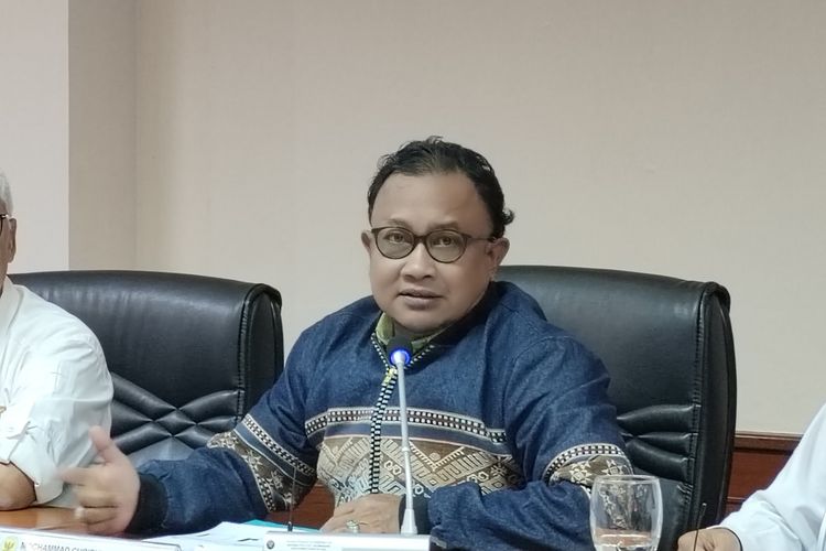 Kompolnas, Anggota Kompolnas, Choirul Anam, Kasus Es Gabus Berujung Damai, Kompolnas: Permintaan Maaf Penting, tapi Tak Hentikan Proses Propam, Apa pelajaran penting dari kasus ini?, Bagaimana proses permintaan maaf dilakukan?, Apa bentuk tanggung jawab lanjutan aparat?, Bagaimana kronologi dugaan kekerasan terhadap Suderajat?, Apa hasil pemeriksaan laboratorium?