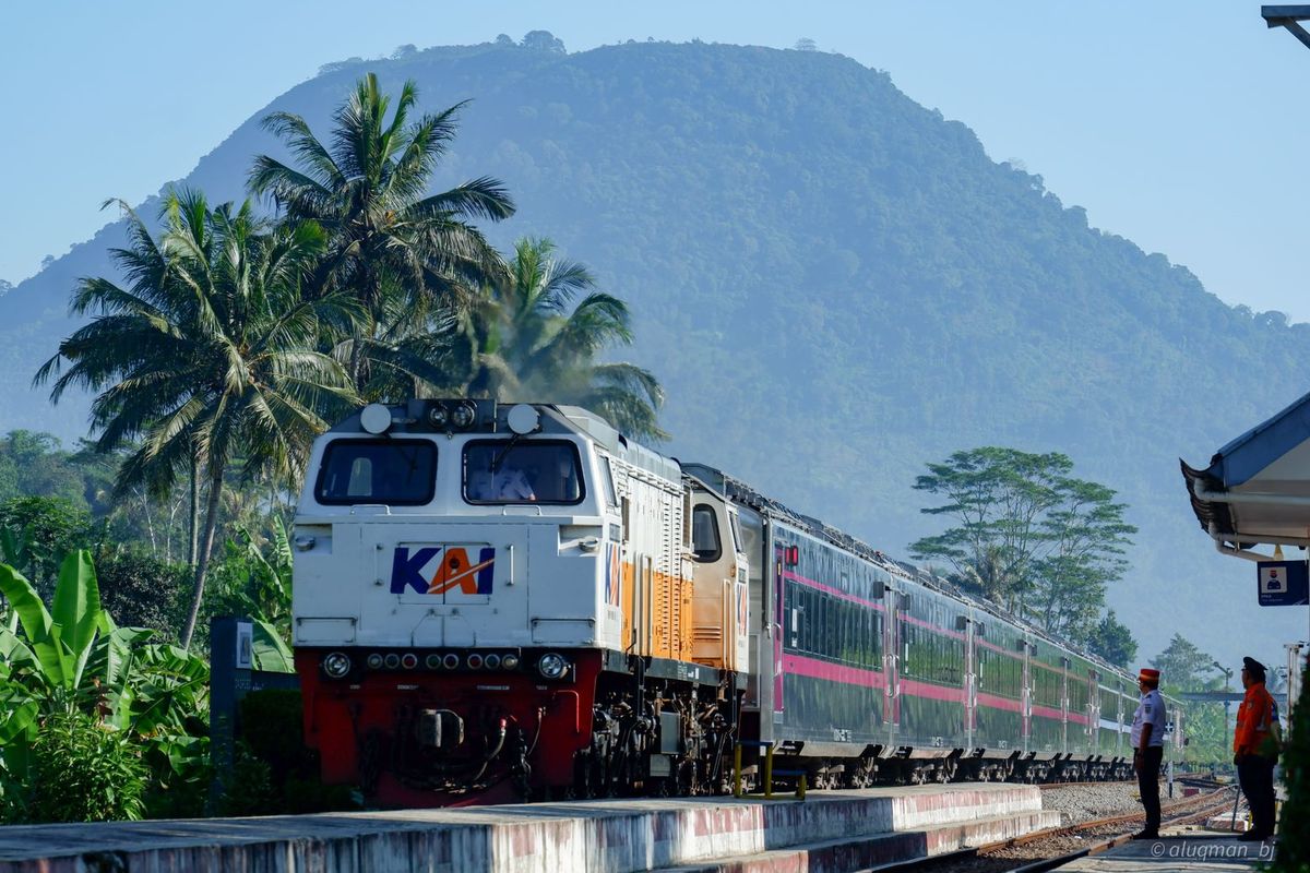 Diskon Kereta Api, diskon kereta akhir tahun, diskon kereta nataru, diskon kereta nataru 2025, 66 Kereta Dapat Diskon untuk Libur Akhir Tahun, Apa Saja?, KAI beri diskon 30 persen untuk 182 kereta ekonomi komersial, Tiket diskon sudah bisa dibeli, penjualan tembus 533.411, 66 kereta ekonomi komersial yang dapat diskon 30 persen, Buruan pesan sebelum kuota habis