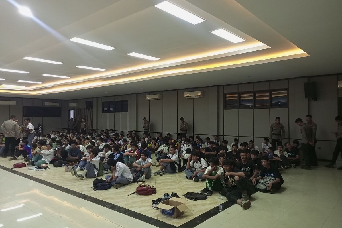 KPAI, Komisi Perlindungan Anak Indonesia, pelajar ikut demo, pelajar ikut demo di dpr, KPAI Soroti Peran Alumni dan Broadcast WA saat Ratusan Anak Ikut Demo dan Dijadikan Tameng