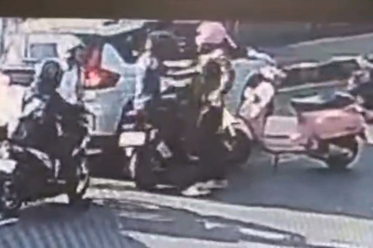 Zaskia Adya Mecca, Arogan, aksi pemukulan, aksi arogan, pengendara vespa, Viral Aksi Arogan Pengendara Vespa Pukul Karyawan Zaskia Adya Mecca
