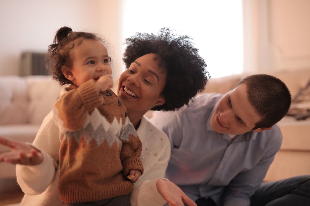 Psikolog Anak, kesehatan mental, psikolog anak, menjaga kesehatan mental, co parenting, manfaat co parenting, Manfaat Co-parenting bagi Kesehatan Mental Anak, Meningkatkan Percaya Diri, 1. Anak merasa aman dan stabil, 2. Regulasi emosi lebih sehat, 3. Risiko stres dan kecemasan lebih rendah, 4. Ikatan yang lebih dekat dengan kedua orangtua, 5. Kualitas hidup anak lebih baik, 6. Anak lebih mudah beradaptasi dan percaya diri