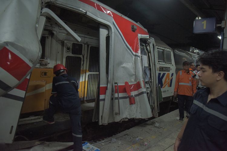 Sejumlah Kereta Batal Imbas Kecelakaan di Bekasi Timur, Ini Cara Refund Tiket, Daftar kereta yang batal akibat kecelakaan di Bekasi Timur, KAI beri refund 100 persen, Cara refund tiket kereta terdampak kecelakaan di Bekasi Timur, Batas waktu pengajuan refund, Daftar stasiun yang melayani pembatalan