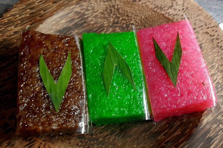 kue tradisional indonesia, kuliner khas indonesia, Hero Green, pink brave, kuliner khas Indonesia berwarna pink dan hijau, kue berwarna pink dan hijau, 8 Kuliner Khas Indonesia Berwarna Pink dan Hijau, Cocok untuk Mengisi Semangat dan Mendinginkan Suasana Hati, 1. Es Pisang Hijau, 2. Selendang Mayang, 3. Putu Mayang, 4. Getuk Lindri, 5. Kue Lapis, 6. Mendut, 7. Bikang, 8. Wajik
