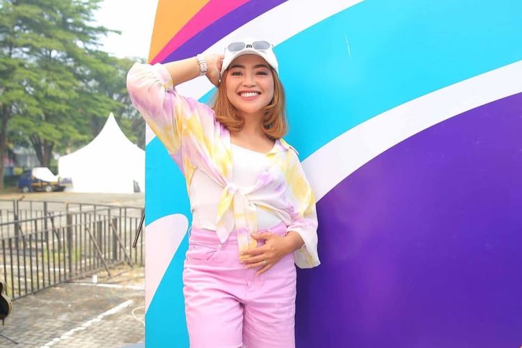 Mpok Alpa, Mpok Alpa meninggal, Mpok Alpa sakit apa, mpok alpa meninggal dunia, berita mpok alpa, kabar duka mpok alpa, Sosok Mpok Alpa, Perjalanan Karier, dan Penyebab Meninggalnya, Awal karier Mpok Alpa di dunia dangdut, Mpok Alpa viral dan terjun ke dunia televisi, Mpok Alpa menjadi wajah tetap di layar kaca, Kepergian Mpok Alpa yang mengejutkan