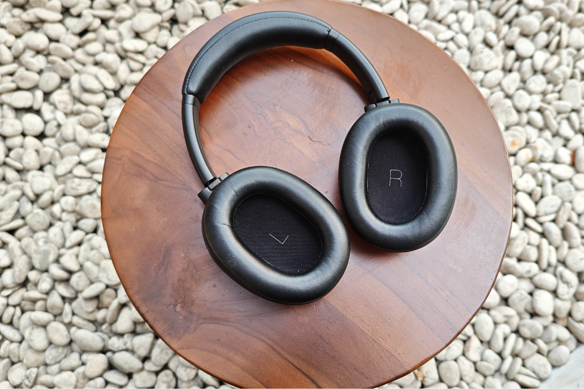 headphone, headphone Bluetooth, Apakah Headphone Bluetooth Berbahaya bagi Otak? Ini Fakta Ilmiahnya, Apakah headphone Bluetooth berbahaya bagi otak?, Seberapa besar paparan radiasi dari headphone Bluetooth?, Apakah ada hubungannya dengan risiko kanker otak?, Tips menggunakan Headphone Bluetooth dengan bijak