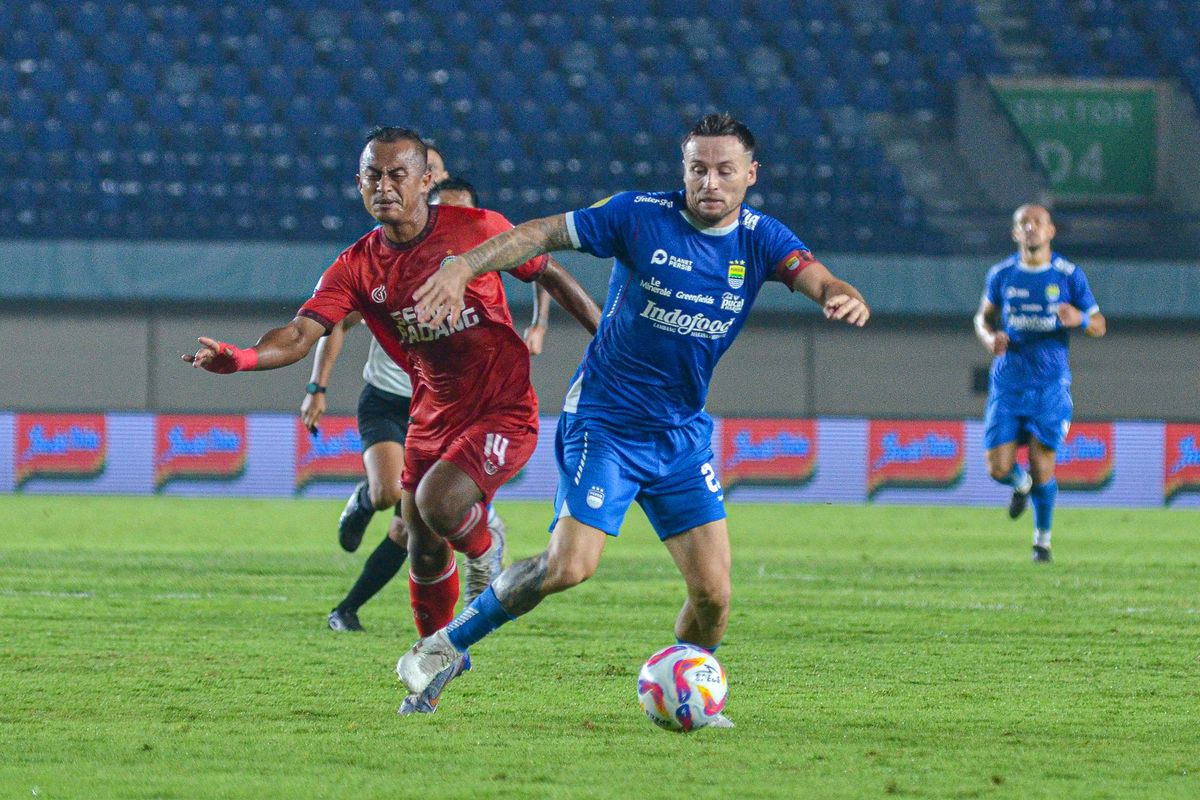 Persib, Persib Bandung, Semen Padang, Persib Bandung vs Semen Padang, Eduardo Almeida, Bojan Hodak, Prediksi Persib Vs Semen Padang, Faktor Maung Lebih Diunggulkan 
