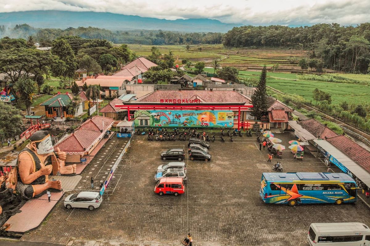 Sanggaluri Park Purbalingga, wahana anak purbalingga, wisata edukasi jawa tengah, interaksi satwa purbalingga, taman bermain keluarga di purbalingga, Liburan Edukatif ke Sanggaluri Park Purbalingga, Ini Wahananya, Wisata Edukasi di Sanggaluri Purbalingga, Wahana Permainan yang Seru untuk Keluarga, Interaksi Langsung dengan Satwa Jinak, Fasilitas Lengkap dan Ramah Keluarga
