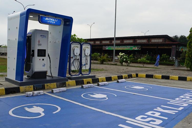 infrastruktur kendaraan listrik, PLN Distribusi Jakarta Raya, SPKLU Jakarta, Munjirin Wali Kota Jakarta Timur, Perluasan Infrastruktur SPKLU di Jakarta