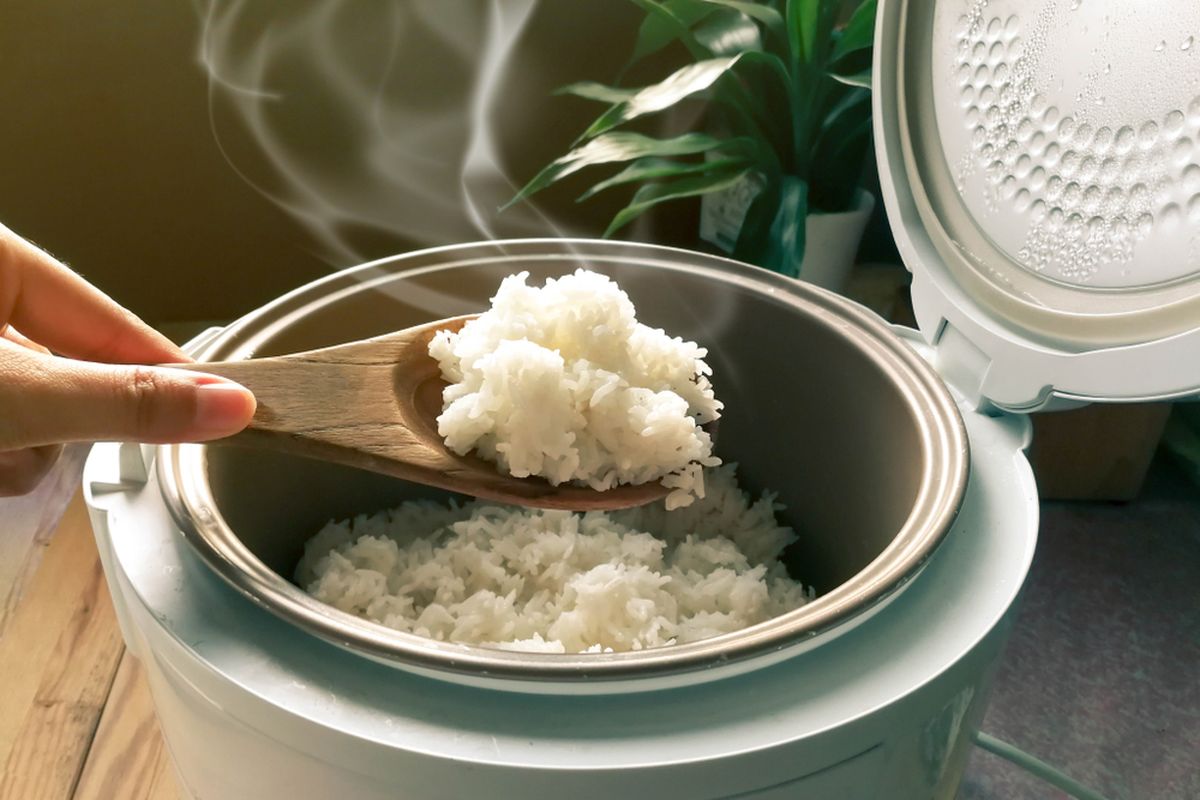 Rice cooker, rice cooker, Rice Cooker, cara bikin rice cooker hemat listrik, 5 Cara Mudah Bikin Rice Cooker Hemat Listrik, 1. Pilih rice cooker sesuai kebutuhan, 2. Rendam beras sebelum dimasak, 3. Gunakan air panas untuk memasak, 4. Matikan rice cooker setelah nasi matang, 5. Bersihkan rice cooker secara rutin