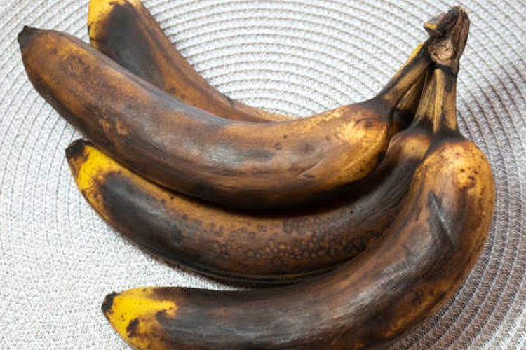 Manfaat Pisang Berbeda Sesuai Tingkat Kematangannya, Mana Paling Sehat?, Pisang belum matang, menjaga kestabilan gula darah, Pisang setengah matang, baik untuk kebutuhan serat, Pisang matang, cocok dikonsumsi sebelum olahraga, Pisang sangat matang, kadar gula lebih tinggi, Pisang terlalu matang, lebih cocok untuk diolah