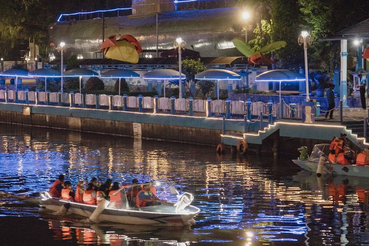 tiket wisata perahu kalimas surabaya, wisata perahu surabaya 2025, wisata kalimas surabaya malam, Harga Tiket Wisata Perahu Kalimas Surabaya 2025