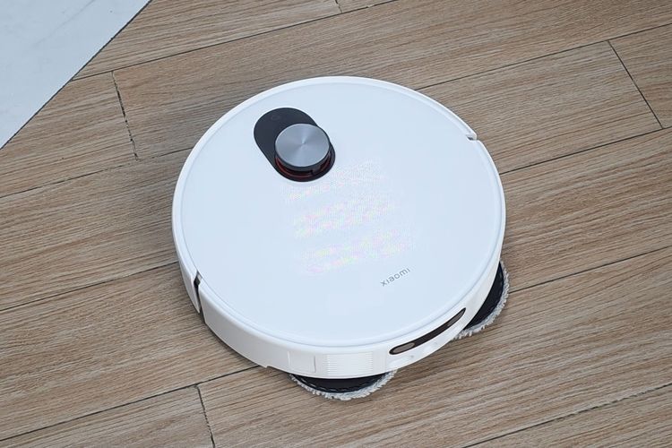 Xiaomi, Xiaomi Robot Vacuum 5, bersih-bersih, Saya Tes Xiaomi Robot Vacuum 5, Hasilnya Cocok Buat yang Capek Ngepel Manual,  Isi paket pembelian Xiaomi Robot Vacuum 5 harga Rp 9 juta., Base station besar dengan fungsi “serba otomatis”, Daya hisap 20.000 Pa dan anti rambut kusut, Vacum dan pel pintar, karpet tetap kering, Tes singkat, hasilnya meyakinkan