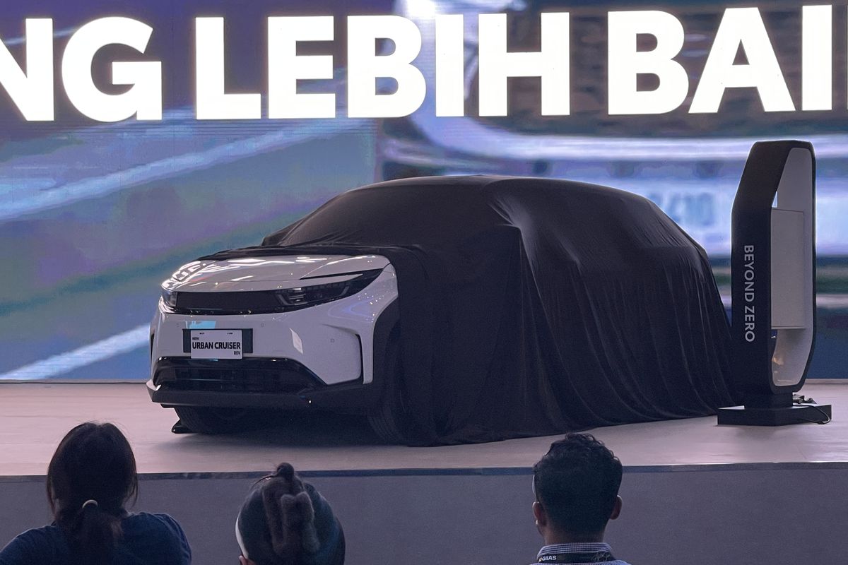 Toyota, Urban Cruiser, GIIAS 2025, pameran otomotif, Urban Cruiser EV, Toyota Urban Cruiser Terlihat di GIIAS 2025, Kembaran e-Vitara