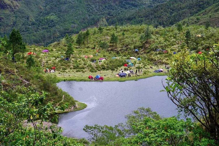 Gunung Bawakaraeng, bawakaraeng, pendaki gunung bawakaraeng tewas, pendaki Gunung bawakaraeng, pendakian Gunung bawakaraeng, jalur pendakian gunung bawakaraeng, estimasi pendakian bawakaraeng, lama pendakian gunung bawakaraeng, Gunung Bawakaraeng, Surga Pendakian di Sulawesi Selatan dengan Pesona Alam dan Nilai Spiritual, Medan Menantang dengan Panorama Beragam, Jalur Pendakian Gunung Bawakaraeng, Daya Tarik Utama Gunung Bawakaraeng, Tips Aman Mendaki Gunung Bawakaraeng