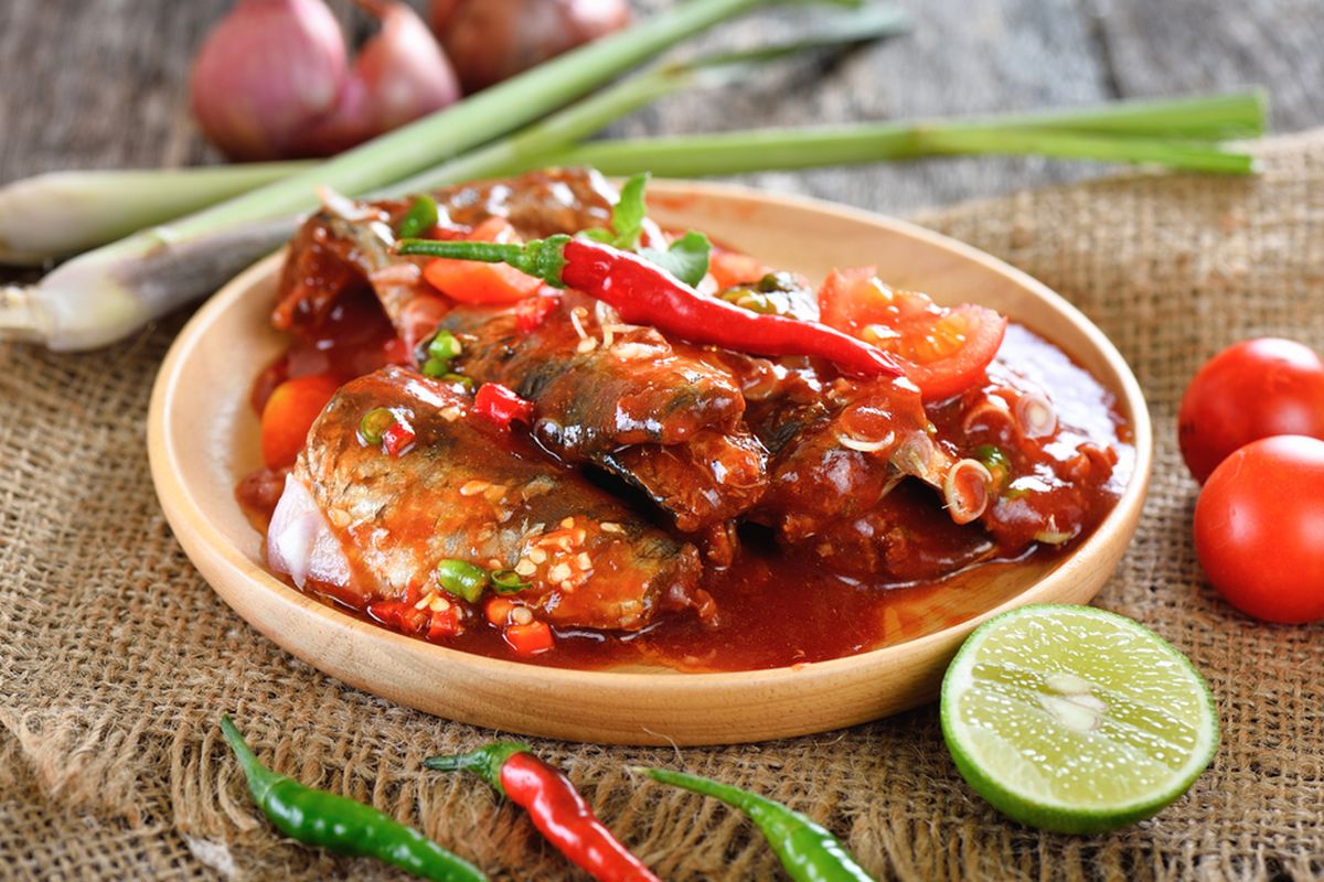 sarden, olahan sarden kaleng, 15 Ide Olahan Sarden Kaleng, Praktis untuk Lauk dan Camilan, 1. Nasi bakar sarden, 2. Orak-arik sarden, 3. Nasi goreng sarden, 4. Sarden goreng kremes, 5. Sarden telur dadar, 6. Bola-bola sarden, 7. Lumpia isi sarden, 8. Perkedel sarden, 9. Roti sarden keju, 10. Sarden kukus bumbu pedas, 11. Martabak telur isi sarden, 12. Sarden goreng renyah, 13. Spaghetti sarden, 14. Sarden bumbu balado, 15. Tumis sarden