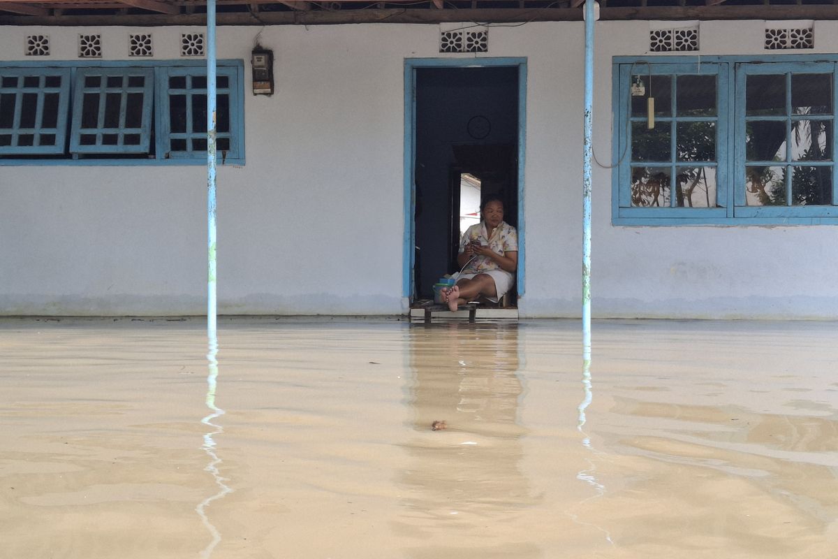 Jawa Timur, banjir, Lumajang, rumah terendam, banjir lumajang, Banjir Melanda 2 Desa di Lumajang Ribuan Rumah Terendam, Banjir Melanda 2 Desa di Lumajang, Ribuan Rumah Terendam, Penanganan Cepat oleh Pemerintah Kabupaten Lumajang, Kondisi Banjir dan Kerusakan Fasilitas Umum, Bantuan dan Penanganan Kesehatan bagi Warga Terdampak, Upaya Pemulihan dan Waspada Hujan Susulan