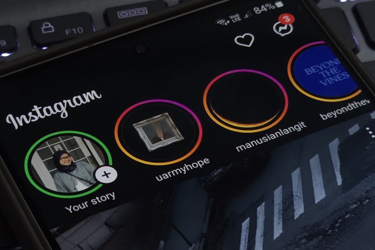 Instagram, shadow banned, ciri ciri instagram terkenan shadow banned, Hati-Hati! Ini Ciri-ciri Akun Instagram Terkena Shadow Banned, Postingan tidak muncul di Hashtag, Penurunan drastis jangkauan di Instagram insights, Hashtag tertentu tidak dapat digunakan, Interaksi menurun tanpa sebab yang Jelas, Konten dilabeli “Borderline Content”