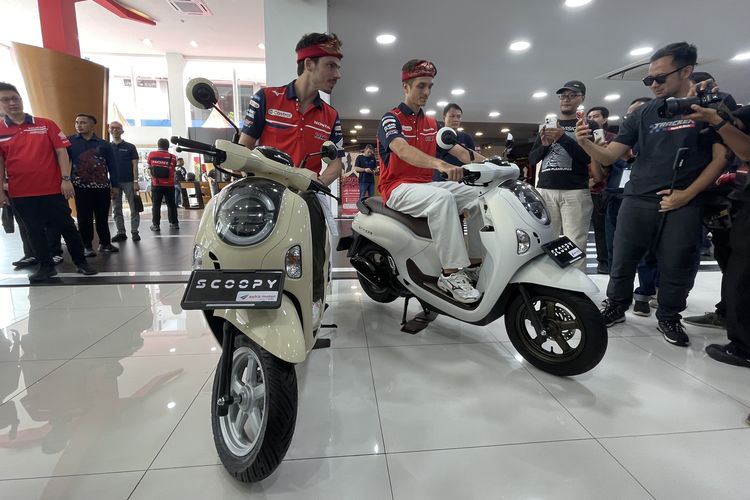 Honda HRC Castrol, Joan Mir dan Luca Marini di Bali: Selami Budaya, Terpesona Ogoh-ogoh