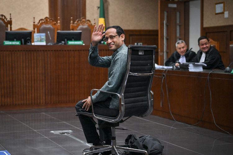 korupsi, Nadiem, Nadiem Makarim Bantah Terima Aliran Dana Rp 809 Miliar dalam Kasus Korupsi Laptop, Sebut Ada Kekeliruan Investigasi, Majelis Hakim Tolak Eksepsi Nadiem, Rincian Kerugian Negara dan Dakwaan, Jeratan Pasal dan Terdakwa Lain