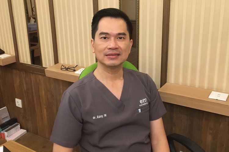dokter, perawatan wajah pria, skincare pria, eva mulia cimone, cara merawat wajah pria, bagaimana cara merawat wajah dengan baik, kesalahan pria saat merawat wajah, tips merawat wajah pria, kulit wajah pria, Kesalahan Perawatan Wajah Pria yang Bikin Kulit Kusam Menurut Dokter