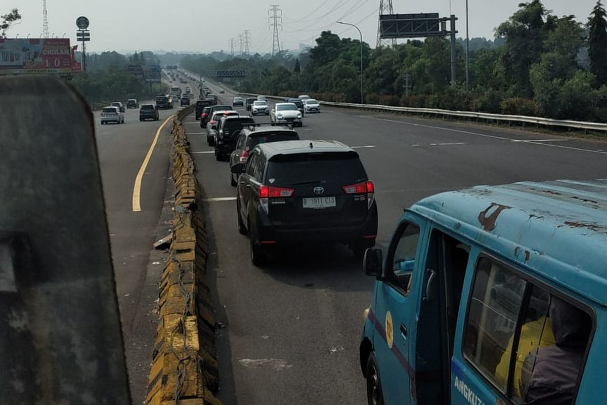libur panjang, Jasa Marga, contraflow, Tol Jagorawi, Puncak, Lalu Lintas Padat, Contraflow Berlaku di Tol Jagorawi Arah Puncak