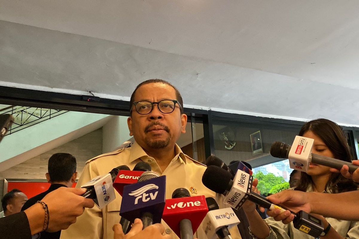Kepala Staf Kepresidenan, M Qodari, AM Putranto, Qodari, Muhammad Qodari, Kepala KSP, Qodari KSP Prabowo, Muhammad Qodari dilantik KSP, AM Putranto pesan untuk Qodari, Qodari ganti AM Putranto, peran KSP era Prabowo, program prioritas prabowo subianto, Qodari kawal program pemerintah, Qodari Resmi Jadi KSP Prabowo, Dapat Pesan Khusus dari AM Putranto, Pesan AM Putranto: kawal program besar Prabowo, Fokus kawal program baru, Peran strategis KSP di era Prabowo, Dari AM Putranto ke M Qodari