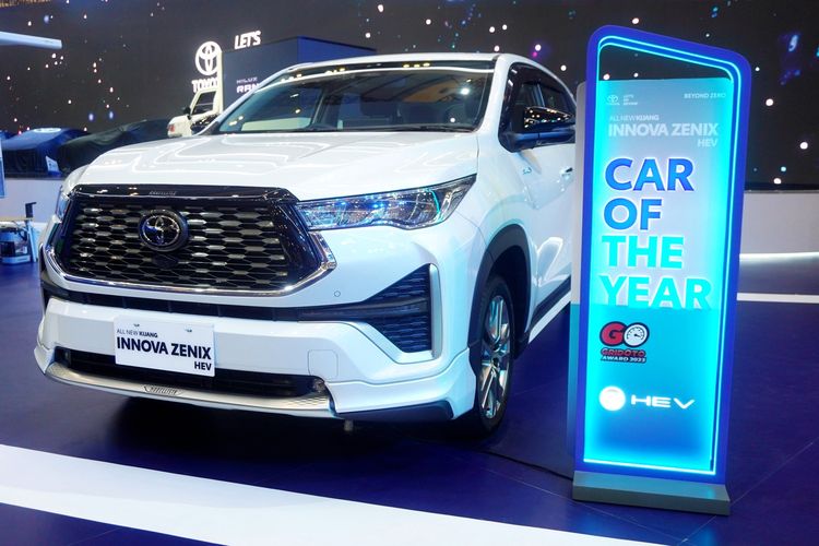 BYD Atto 1, mobil listrik murah, Toyota Avanza, penjualan mobil November 2025, BYD Atto 1 vs Toyota Innova: Pertarungan Mobil Terlaris November 2025