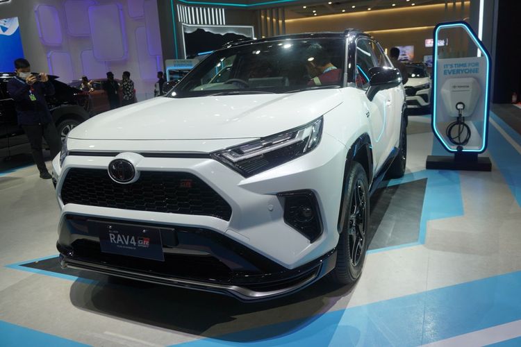 Toyota, Toyota RAV4, PHEV, Toyota Buka Peluang Hadirkan RAV4 GR Bermesin Turbo