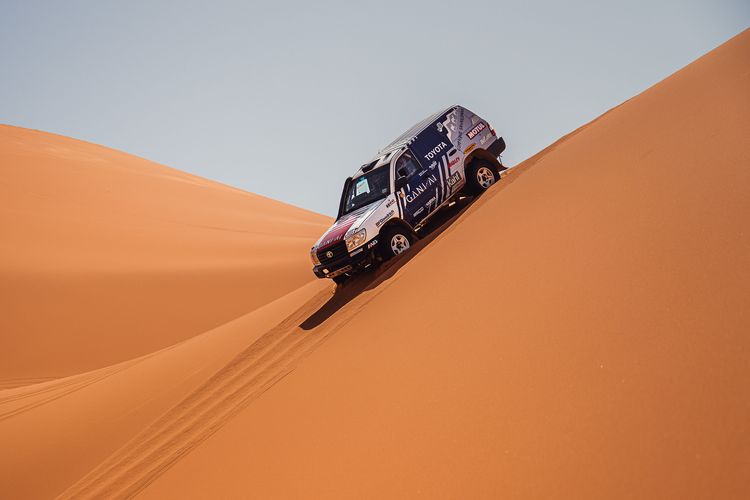 Rally Dakar, mobil reli, Ikut Rally Dakar Tidak Perlu Punya Mobil Reli, Cukup Bawa Badan Saja