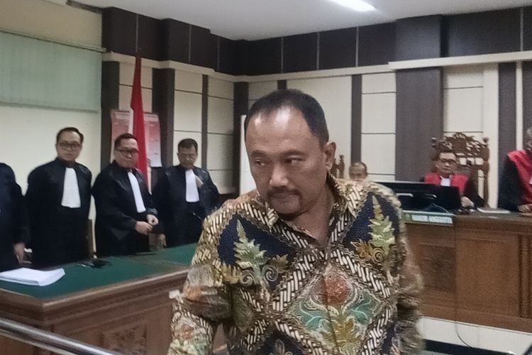 Hevearita Gunaryanti Rahayu, korupsi pemkot semarang, kasus korupsi Hevearita Gunaryanti Rahayu, korupsi alwin basri, wali kota semarang Hevearita  korupsi, kasus korupsi eks wali kota semarang, korupsi wali kota semarang dan suami, alwin basri dari partai apa, Perjalanan Kasus Korupsi Eks Wali Kota Semarang Hevearita dan Suami, Divonis 5 dan 7 Tahun, Vonis eks Wali Kota Semarang dan suami, Perjalanan kasus korupsi Mba Ita dan Alwin Basri, Kasus korupsi pertama: pengadaan meja kursi SD, Kasus korupsi kedua: permintaan proyek Rp 20 miliar, Permintaan insentif pegawai Bapenda Kota Semarang, Tuntutan jaksa