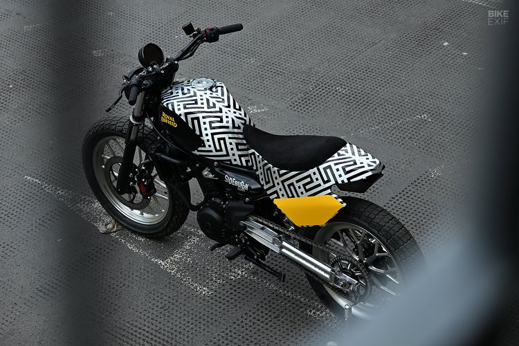 Royal Enfield, Guerrilla 450, desain klasik, Modifikasi motor, Transformasi Royal Enfield Guerrilla 450 Menjadi Street Tracker
