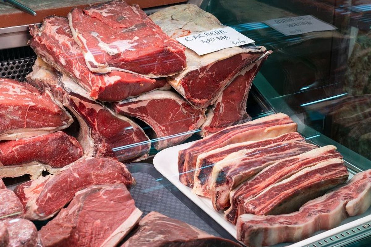 daging kurban, menyimpan daging kurban, cara menyimpan daging kurban di kulkas, Menyimpan daging kurban, cara menyimpan daging kurban di kulkas agar awet, Cara Menyimpan Daging Kurban di Kulkas, Tahan Lama dan Tidak Bau, 1. Pilah daging berdasarkan jenisnya, 2. Cek kebersihan daging, 3. Pilah sesuai bagiannya, 4. Jangan dicuci!, 5. Potong daging sesuai porsi masak, 6. Marinasi sebelum dibekukan, 7. Simpan di dalam freezer