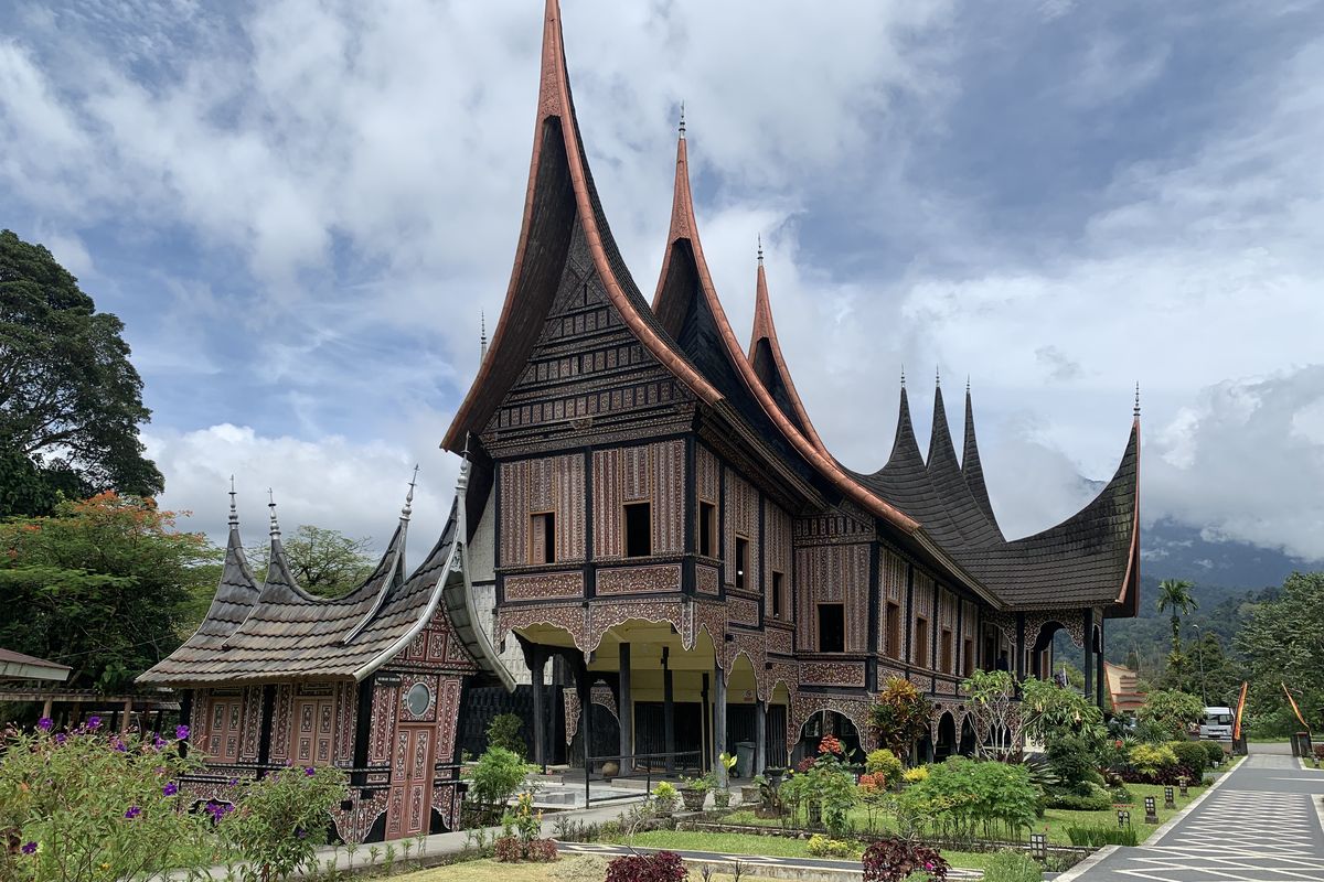 museum bustanil arifin, museum bustanil arifin pdikm kota padang panjang, museum bustanil arifin pdikm, apa saja isi koleksi Museum Bustanil Arifin, harga tiket masuk Museum Bustanil Arifin, Museum Bustanil Arifin, Wisata Sejarah Minang di Padang Panjang