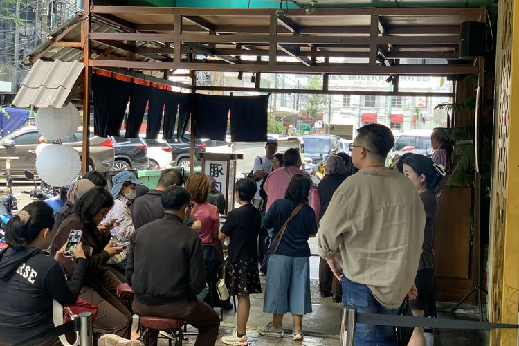 Obihiro Nikudon Blok M, Pengalaman Makan Obihiro Nikudon di Blok M, Resto yang Antrenya Berjam-jam