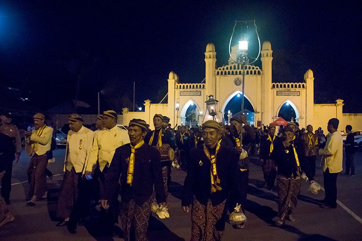 Malam Selikuran, Solo, Rute Kirab Tumpeng Sewu Malam Selikuran Keraton Solo, dari Sitihinggil ke Sriwedari