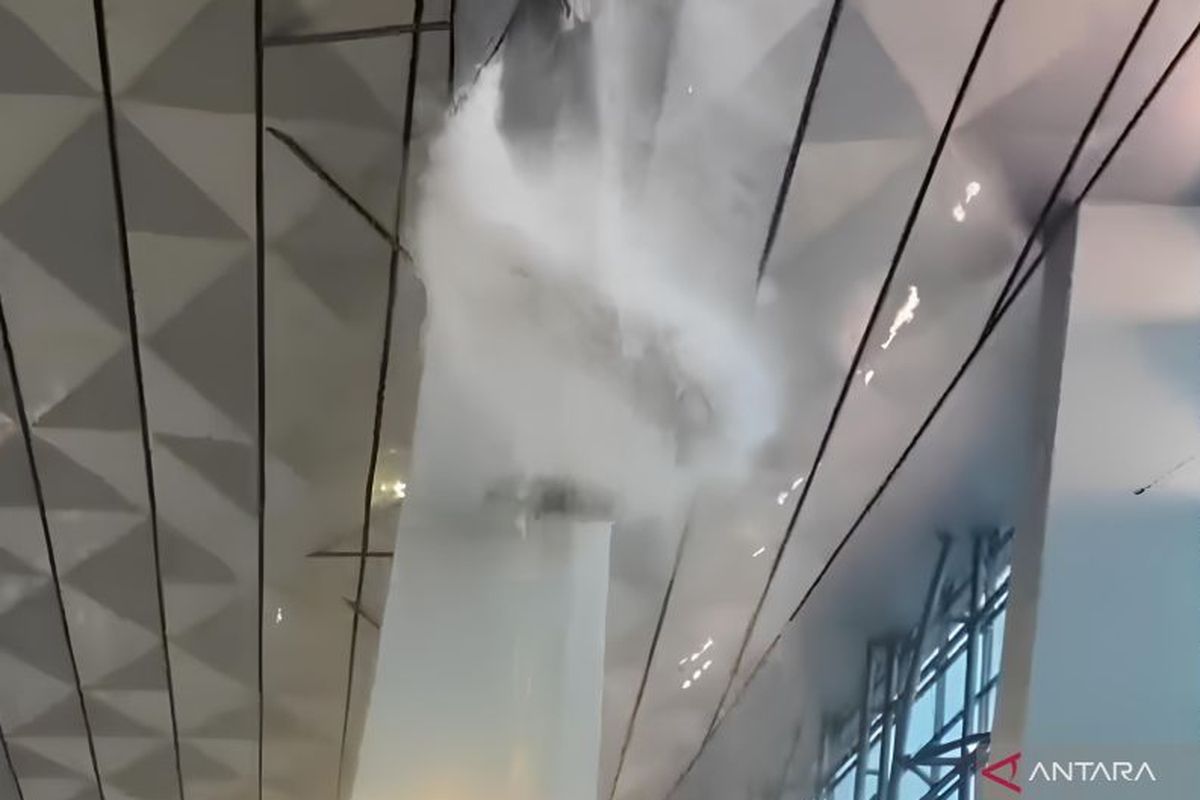 Cuaca ekstrem, PT Angkasa Pura, Terminal 3, Atap Terminal 3 Bandara Soekarno-Hatta Jebol, Ini Penjelasan Angkasa Pura