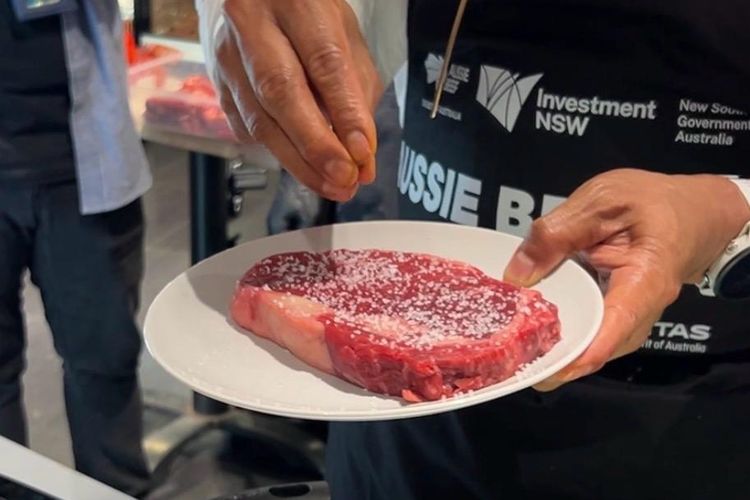 marinasi daging, Jangan Digosok, Begini Cara Marinasi Daging Steak yang Benar ala Chef