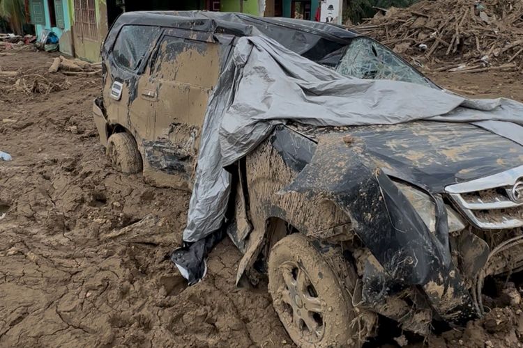 mobil terendam banjir, mobil kebanjiran, biaya perbaikan mobil kebanjiran, perbaikan mobil kebanjiran, servis mobil kebanjiran, Estimasi Biaya Perbaikan Mobil Terendam Banjir Sampai Atap