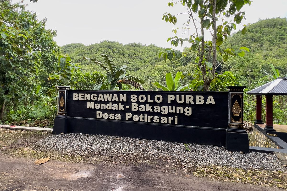 Dusun Mendak, Bengawan Solo Purba, lembah Bengawan Solo Purba, Aktivitas Wisata di Dusun Mendak Wonogiri, Permukiman di Lembah Bengawan Solo Purba, 1. Menikmati kuliner khas desa, 2. Minum jamu kunyit buatan warga, 3. Membuat kerupuk romeo, 4. Menginap di rumah warga, 5. Gowes menjelajahi lembah Bengawan Solo Purba, 6. Naik jip wisata melintasi lembah Bengawan Solo Purba