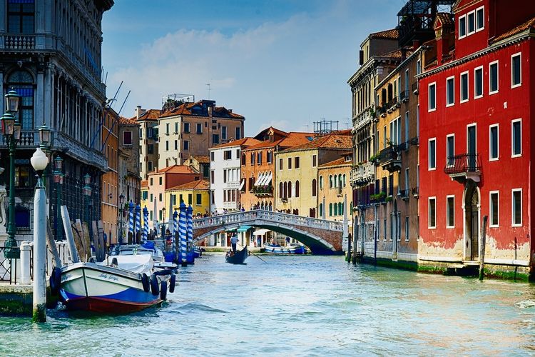 kota terindah di dunia, 10 Kota Terindah Dunia dengan Sejarah dan Arsitektur Ikonis, 1. Paris, Prancis, 2. Venesia, Italia, 3. Kyoto, Jepang, 4. Praha, Republik Ceko, 5. Cape Town, Afrika Selatan, 6. Rio de Janeiro, Brasil, 8. Dubrovnik, Kroasia, 9. Barcelona, Spanyol