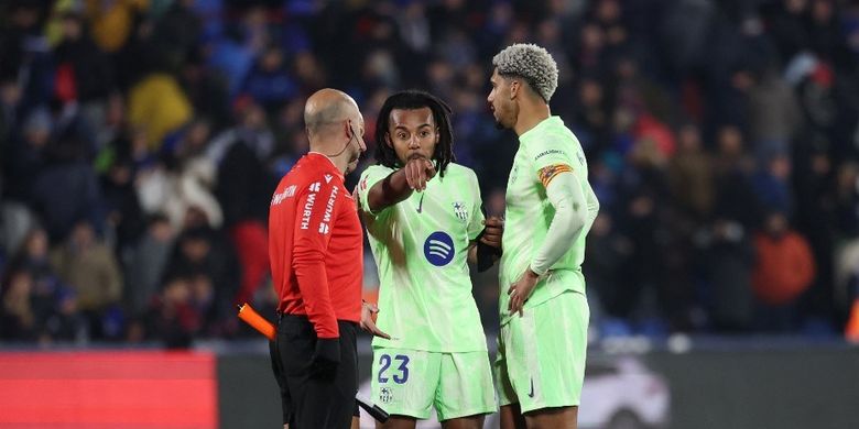 Barcelona, Jules Kounde, Liverpool, Premier League, Wataru Endo, Sunderland, Eric Garcia, Joao Cancelo, Ingin Gaet Jules Kounde dari Barcelona, Liverpool Pertimbangkan Tawaran Rp 1,5 Triliun