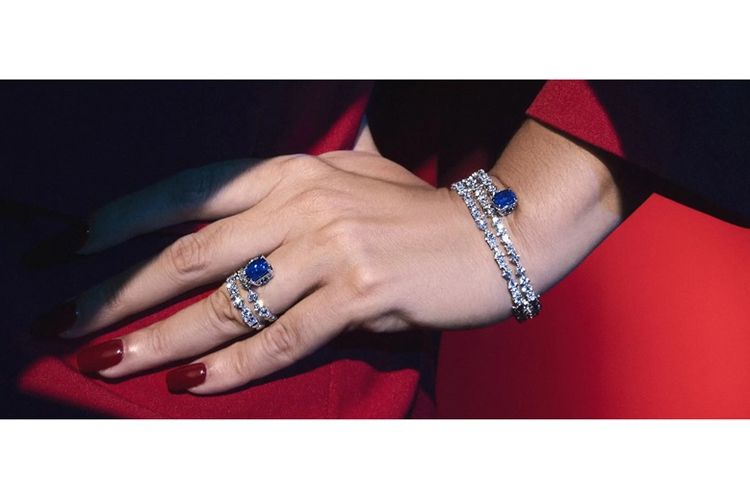 berlian, Perhiasan, Mondial, cincin, Jangan Asal Pilih, Desain Cincin Berlian Ternyata Punya Makna Berbeda di Setiap Momen, 1. Desain berkelas untuk acara formal, 2. Desain simpel untuk aktivitas harian, 3. Desain bold untuk anniversary, 4. Desain meriah untuk pesta dan acara spesial