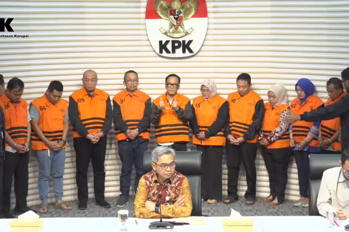 wamenaker immanuel ebenezer tersangka, sosok Irvian Bobby Mahendro, siapa Irvian Bobby Mahendro, kasus korupsi Rp 69 miliar Kemenaker, daftar tersangka kasus K3 Kemenaker, skandal pemerasan sertifikat K3 2025, KPK tangkap pejabat Kemenaker, aliran dana korupsi Rp 69 miliar, Presiden Prabowo copot Immanuel Ebenezer, Siapa Irvian Bobby Mahendro? Tersangka Kasus Wamenaker Immanuel Ebenezer yang Terima Rp 69 Miliar, Gunakan Rp 69 miliar untuk belanja hingga DP rumah, Deretan penerima aliran dana, Immanuel Ebenezer juga terseret, Kasus besar di tubuh Kemenaker