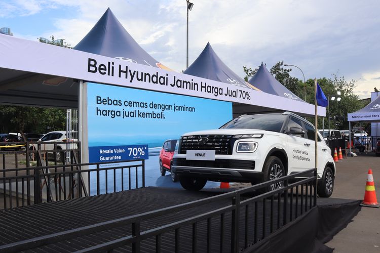 Hyundai Venue, Strategi Produk Terbatas, SUV kompak, penjualan menurun, strategi produk terbatas, Evaluasi Penjualan Hyundai Venue di Pasar SUV Ringkas Indonesia, Kesulitan Penjualan Venue di Pasar SUV Ringkas, Strategi Produk Terbatas Menjadi Penyebab Rendahnya Penjualan, Venue Tak Hadir di GIIAS 2025, Venue Masih Dalam Proses Penjajakan Pasar, Persaingan yang Makin Ketat